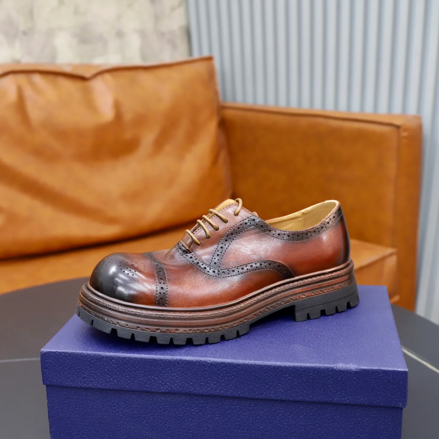 Ex-factory price: 520💰 [Dior] Dior's new casual men's shoes are launched in Hong Kong counters. Official website 1:1 production. Italian washed cowhide + water-dyed leather lining. Designed by European and American masters. Perfect shape to create counter quality, solid color rubber wear-resistant outsole and classic dazzling head! Super versatile and very comfortable. High-end without losing taste, fashionable and novel! ! Absolute focus! 3 colors available! Code number 38-45